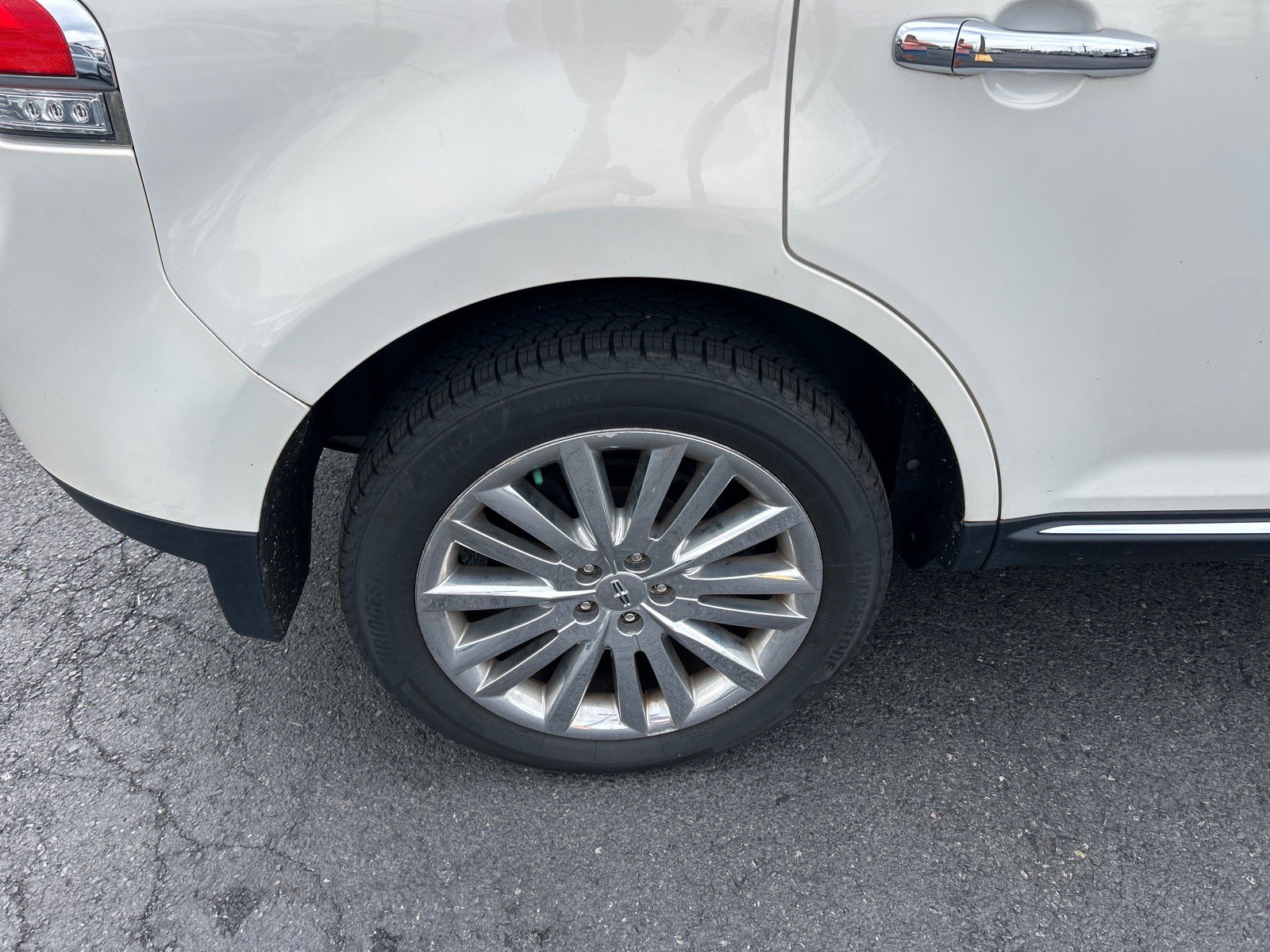 Used 2013 Lincoln MKX AWD image 10