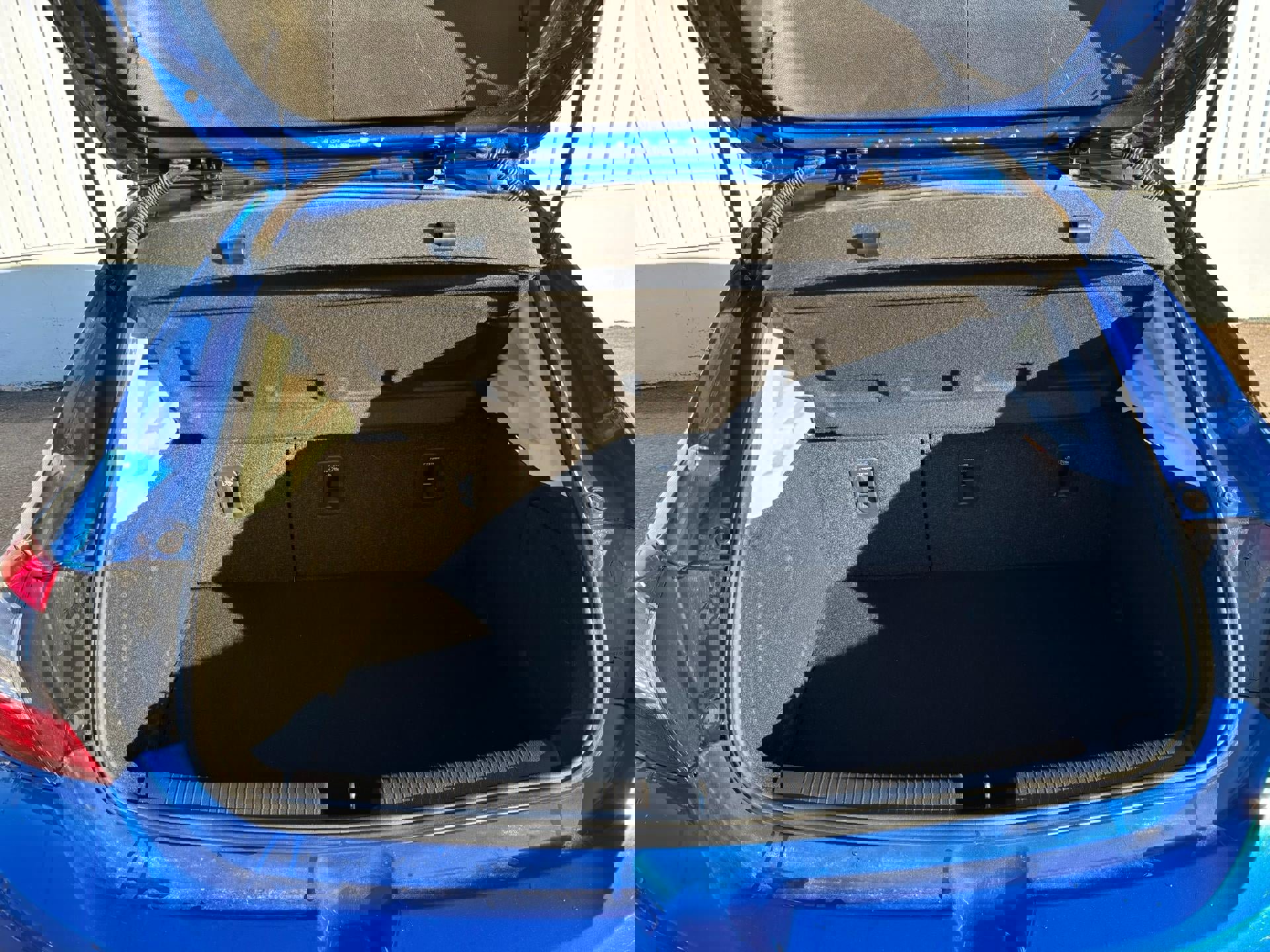 Used 2018 Chevrolet Cruze LT w/ Convenience Package image 16