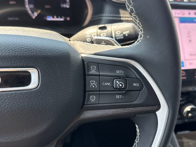 Used 2023 Jeep Grand Cherokee L Limited w/ Black Appearance Package AWD/4WD image 29