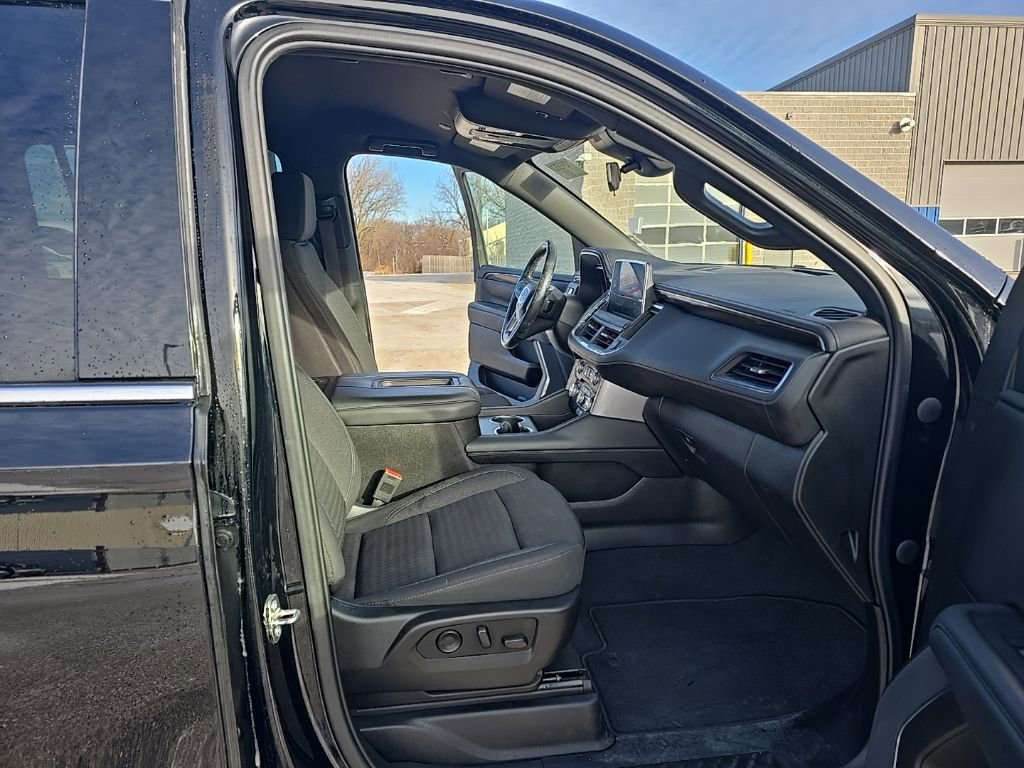 Used 2023 GMC Yukon XL SLE image 16