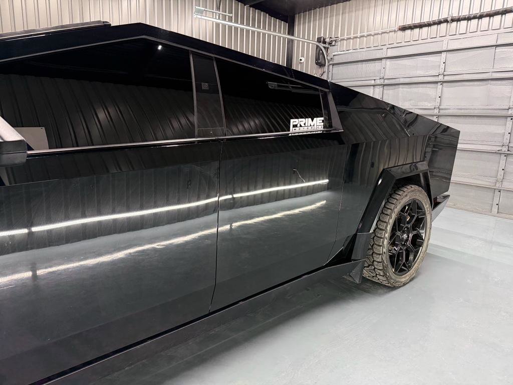 Used 2024 Tesla Cybertruck AWD Crew Cab image 6