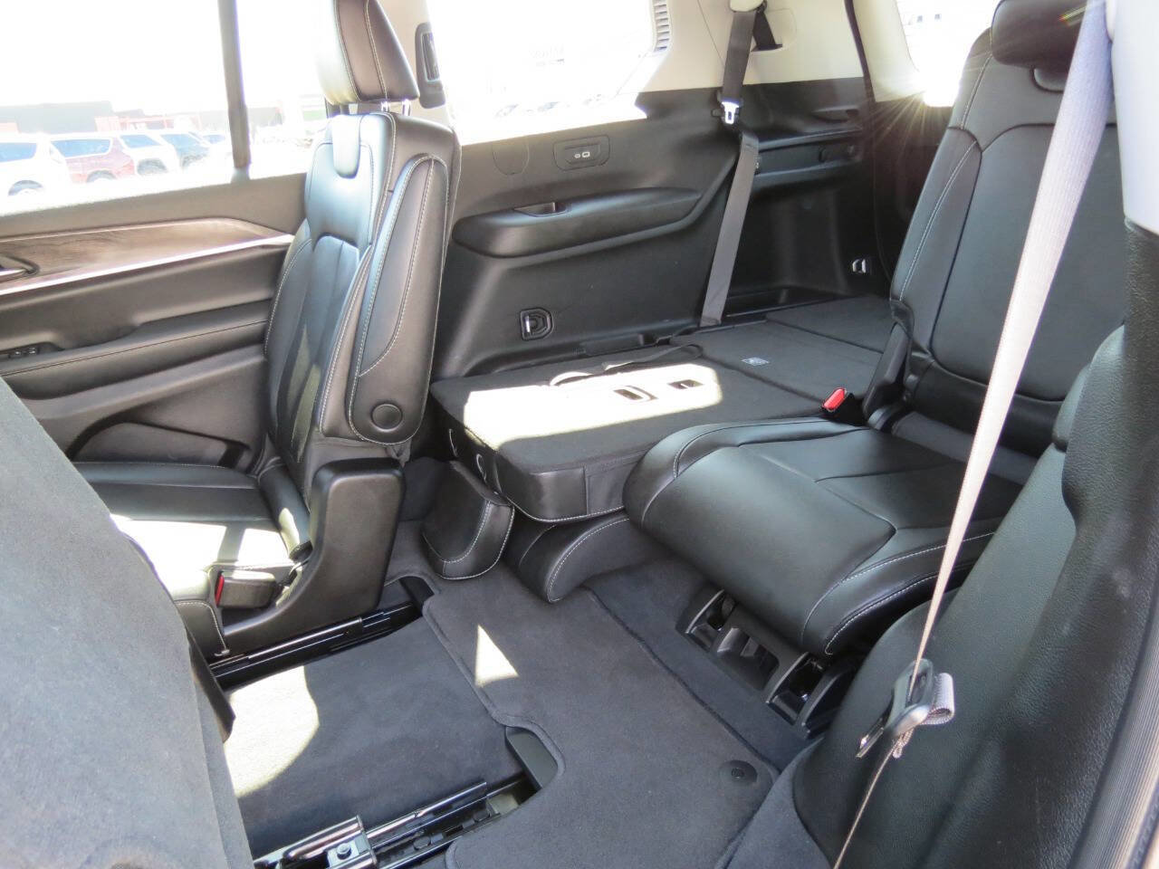 Used 2023 Jeep Grand Cherokee L Limited w/ Black Appearance Package AWD/4WD image 26
