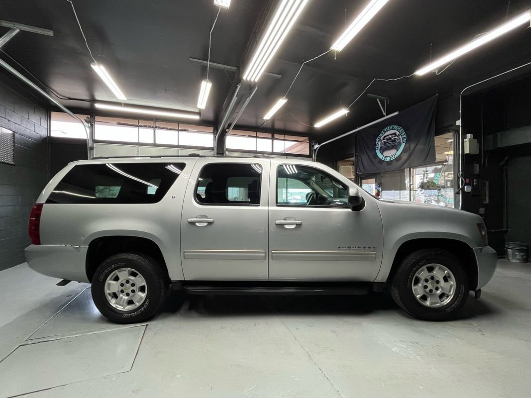 Used 2014 Chevrolet Suburban LT image 8