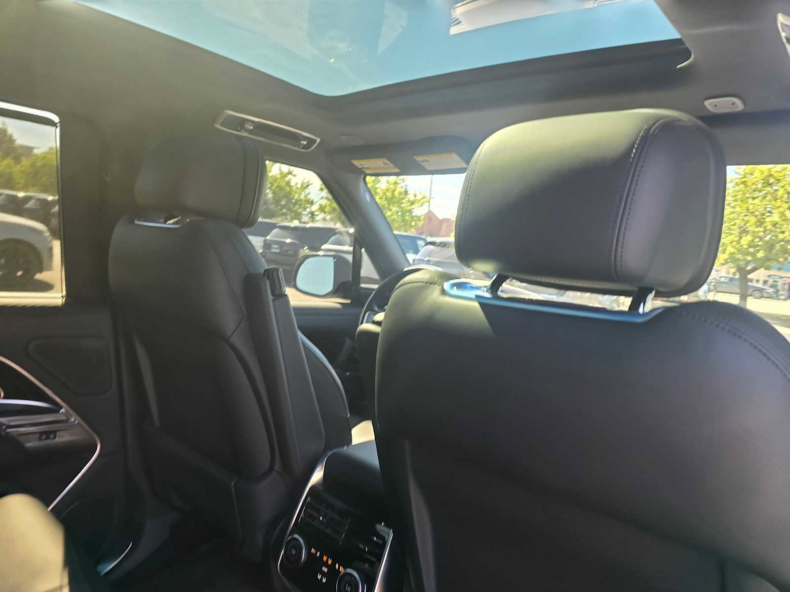 Used 2025 Land Rover Range Rover SE image 15