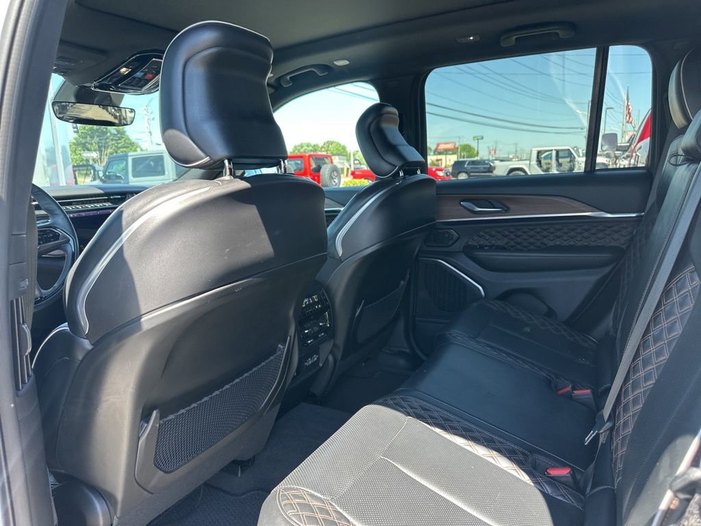 Used 2022 Jeep Grand Cherokee Summit RWD image 17