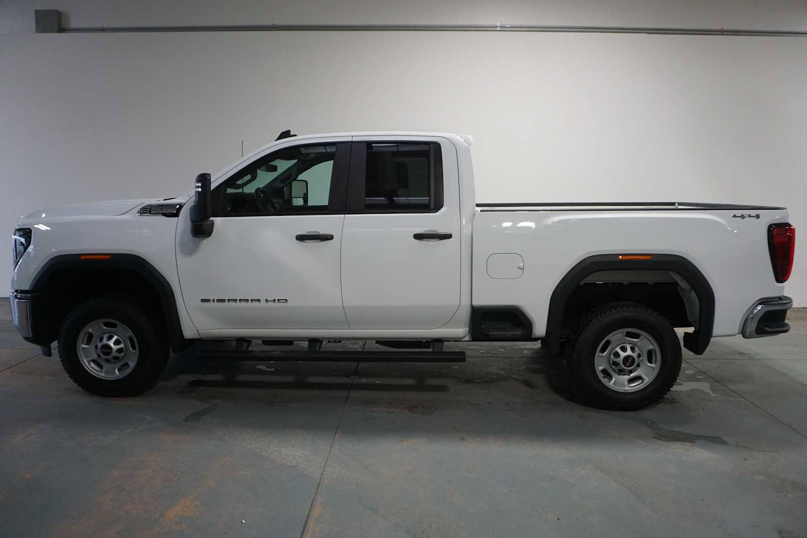 Certified 2024 GMC Sierra 2500 Pro w/ Convenience Package image 2