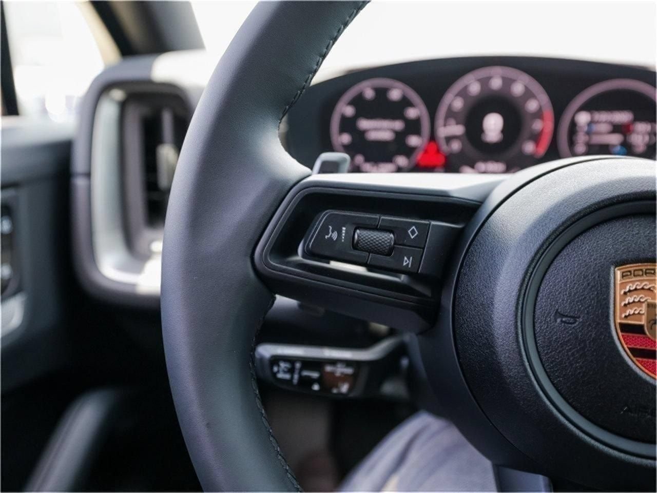 Certified 2025 Porsche Cayenne Coupe AWD/4WD image 17