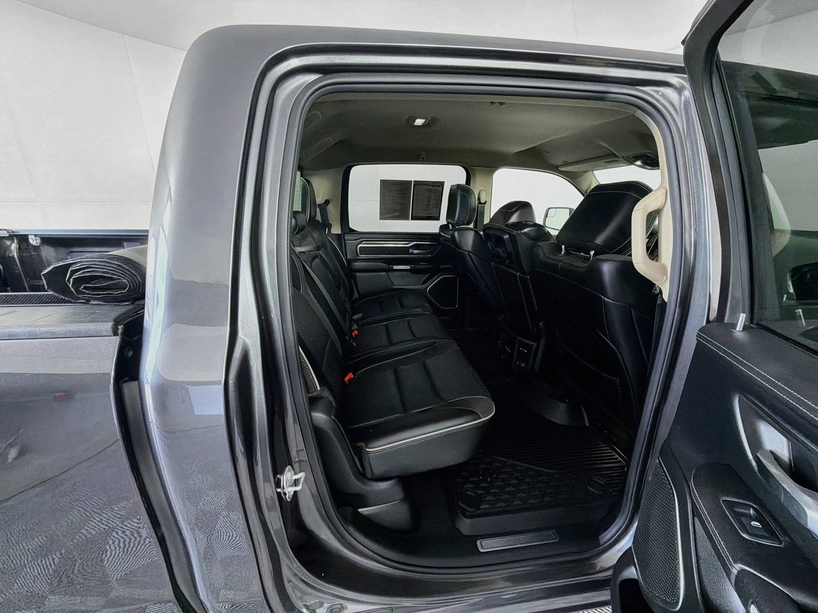 Used 2019 RAM 1500 Laramie AWD/4WD image 26