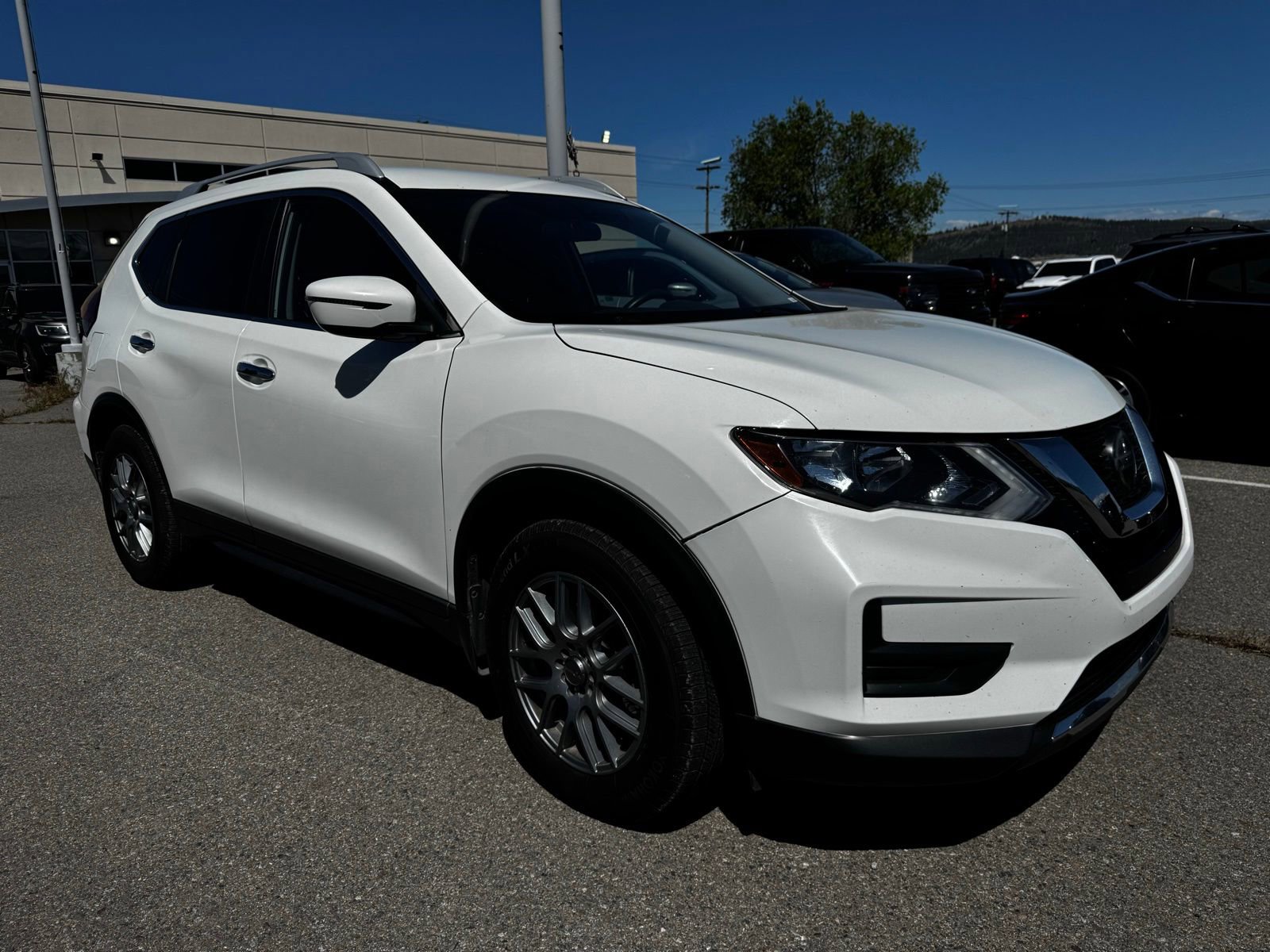 Used 2020 Nissan Rogue S FWD image 3