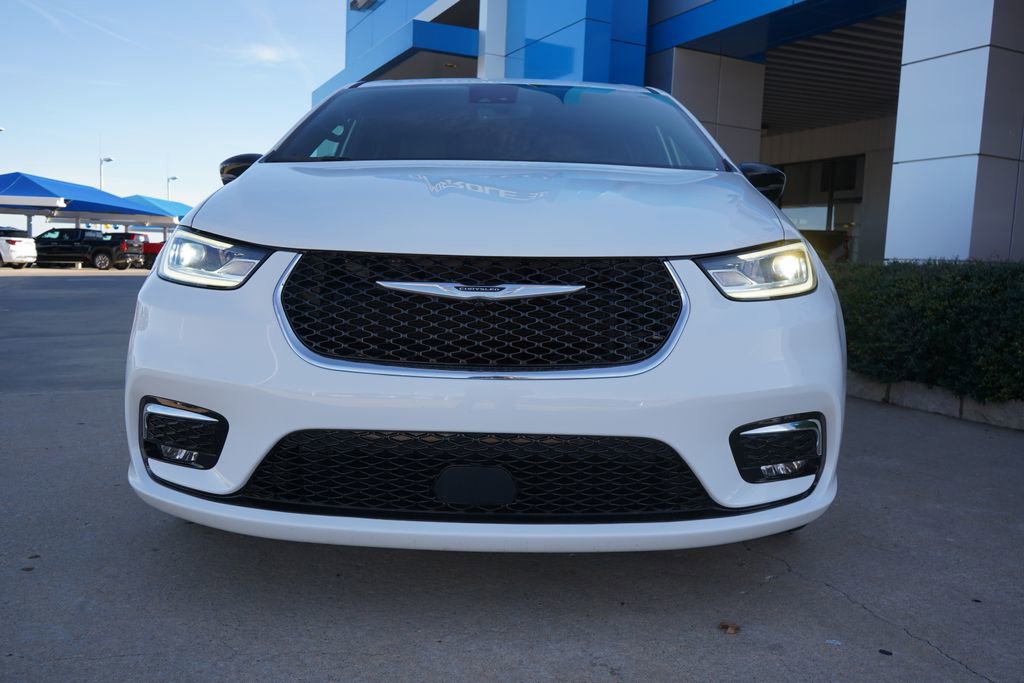 Used 2025 Chrysler Pacifica Select FWD image 3