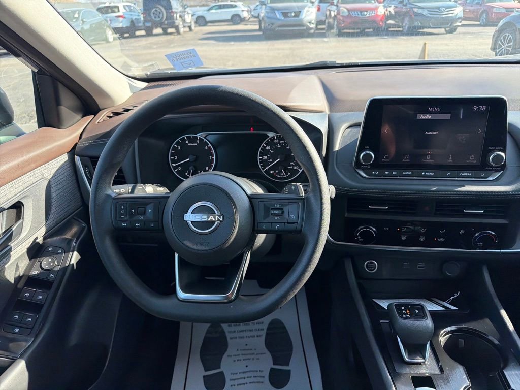 Used 2023 Nissan Rogue S image 15