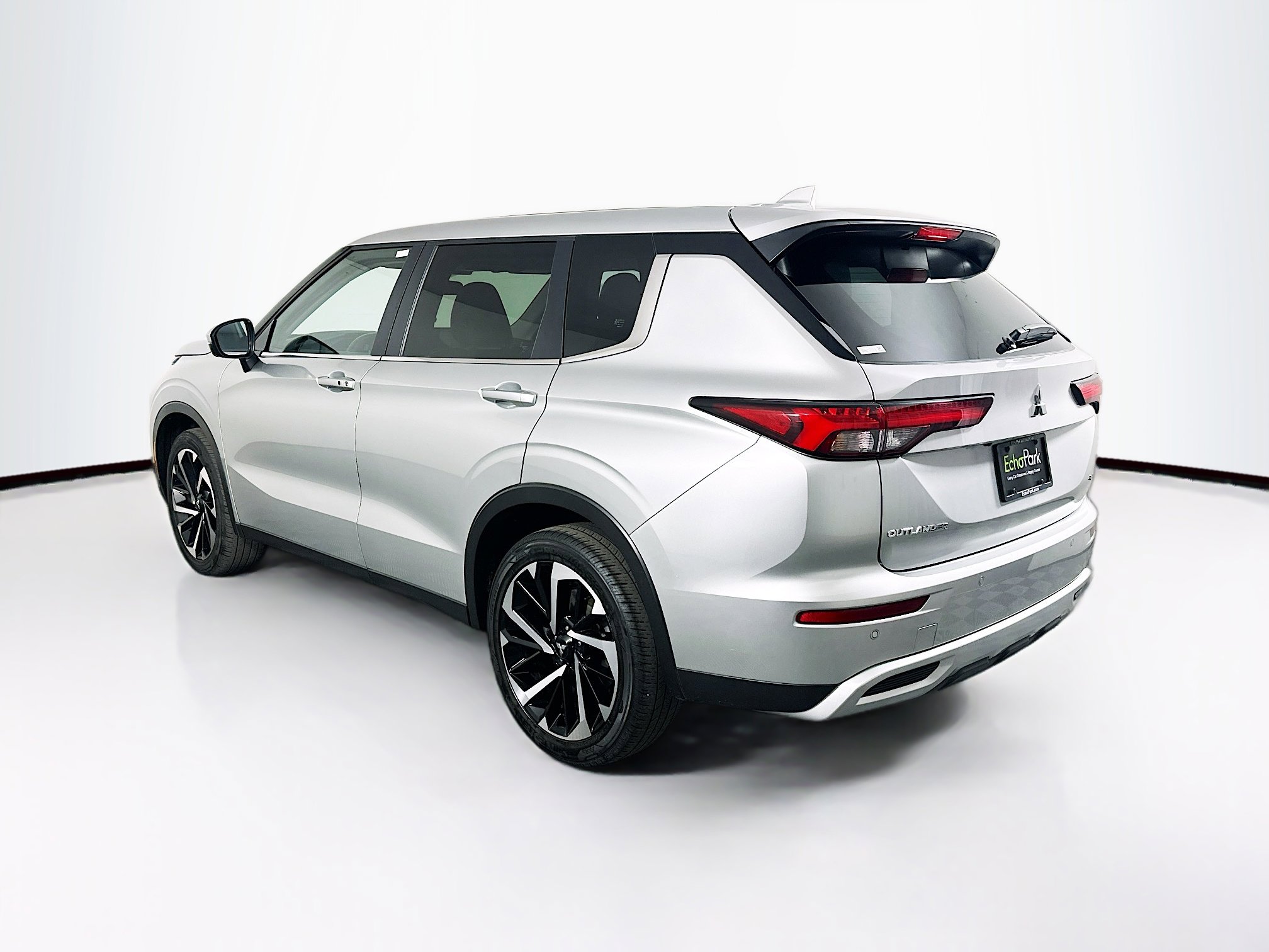 Used 2024 Mitsubishi Outlander SE image 5