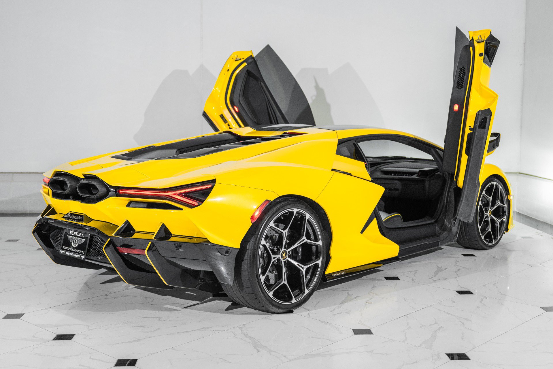 Used 2024 Lamborghini Revuelto image 22