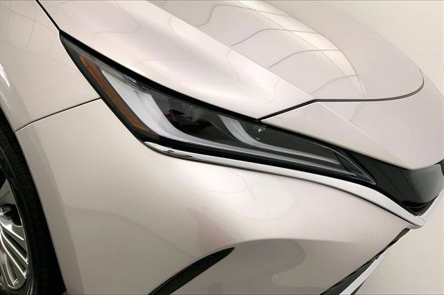 Used 2024 Toyota Venza XLE image 26