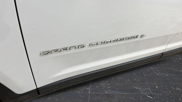 Used 2023 Jeep Grand Cherokee L Laredo AWD/4WD image 37
