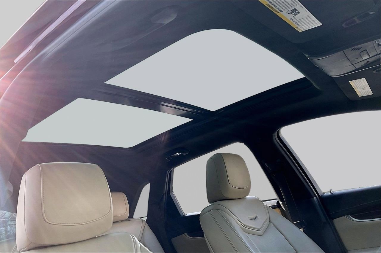 Used 2017 Cadillac XT5 Luxury w/ Driver Awareness Package image 17