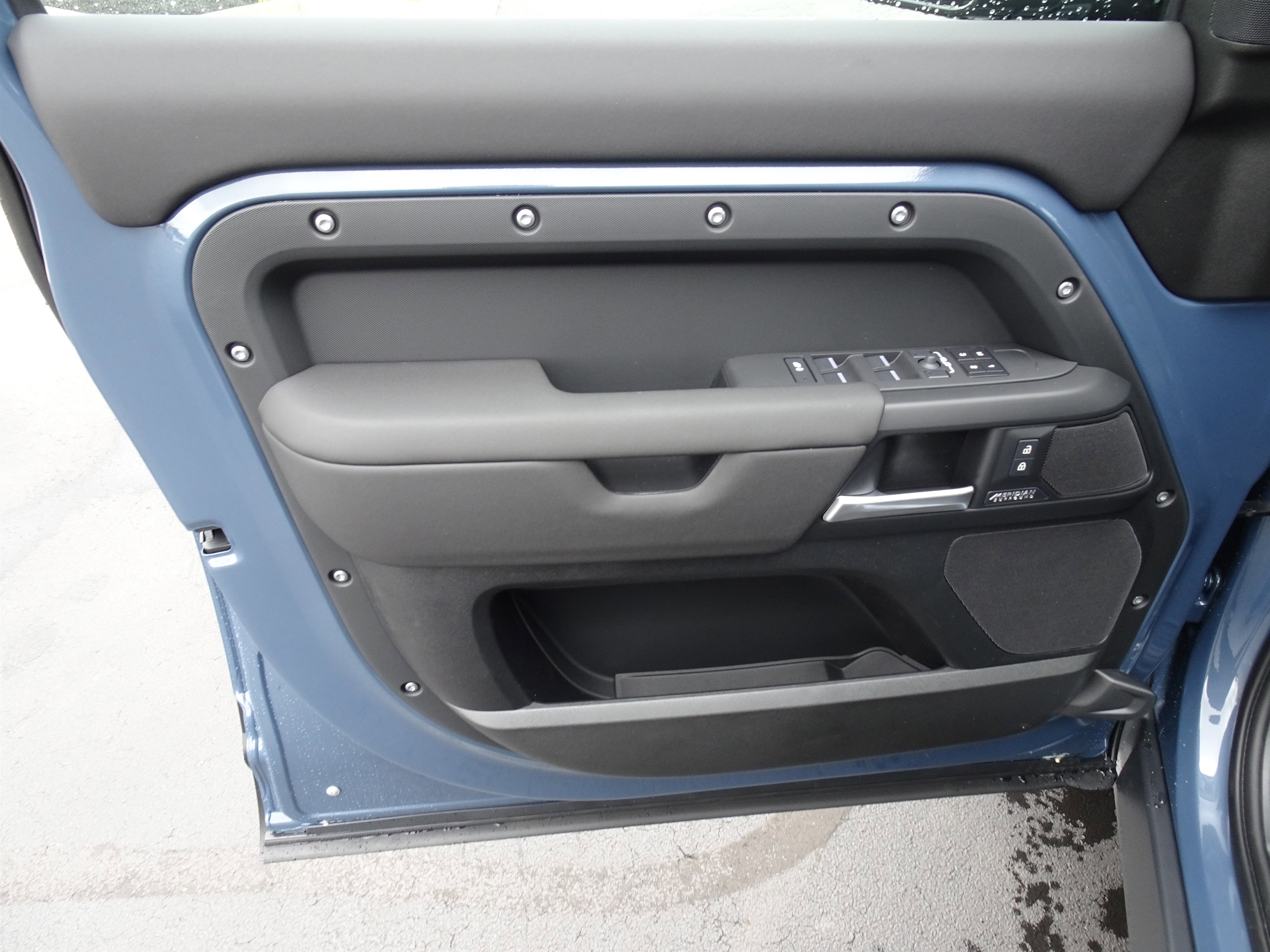 New 2026 Land Rover Defender 110 X-Dynamic SE AWD/4WD image 19