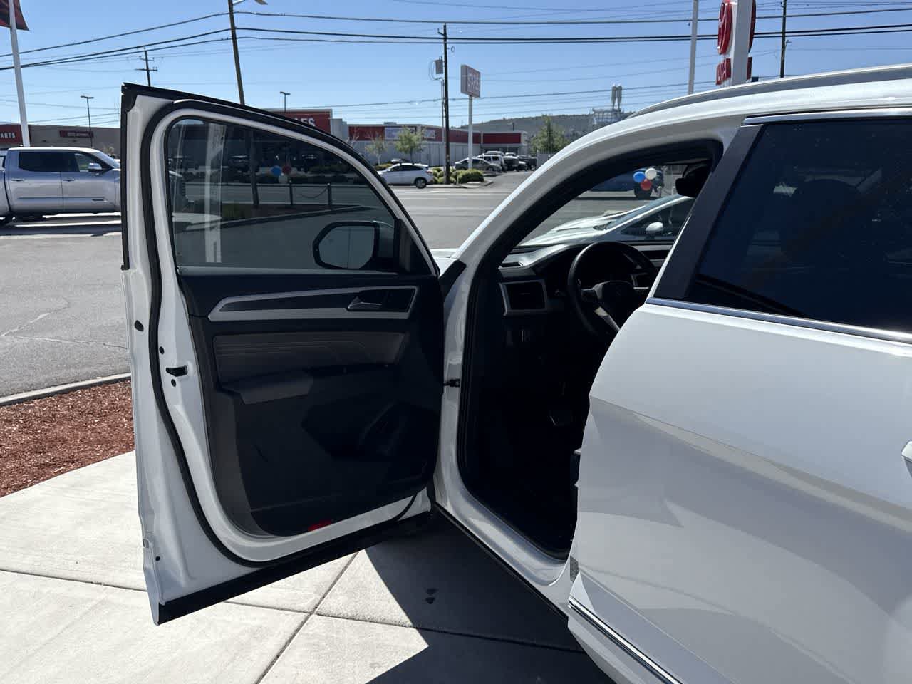 Used 2021 Volkswagen Atlas Cross Sport SEL R-Line AWD/4WD image 10