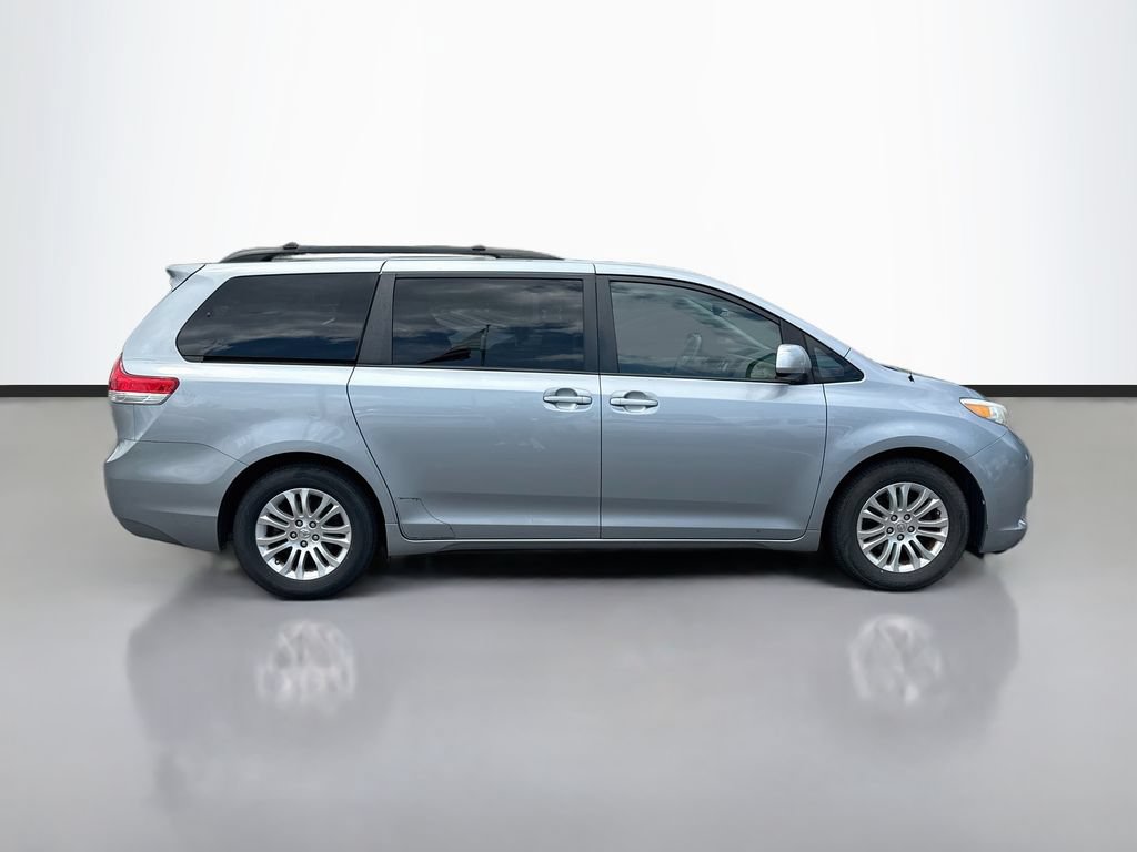 Used 2011 Toyota Sienna XLE FWD image 9