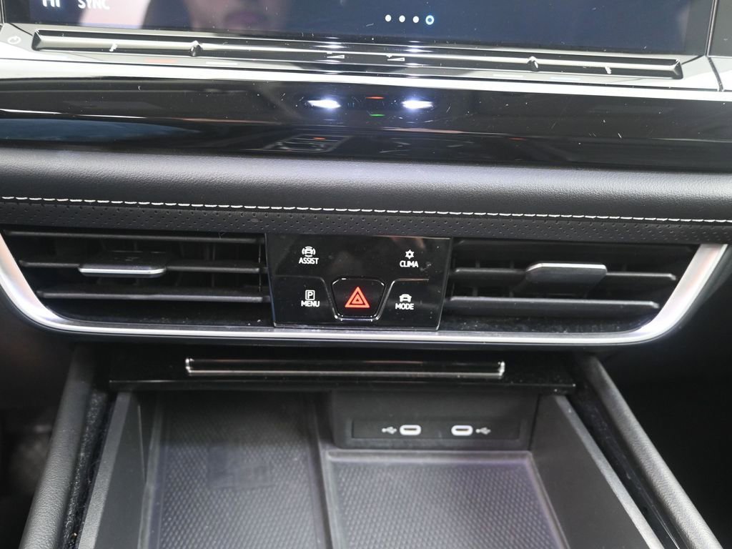 Used 2024 Volkswagen Atlas SE image 12