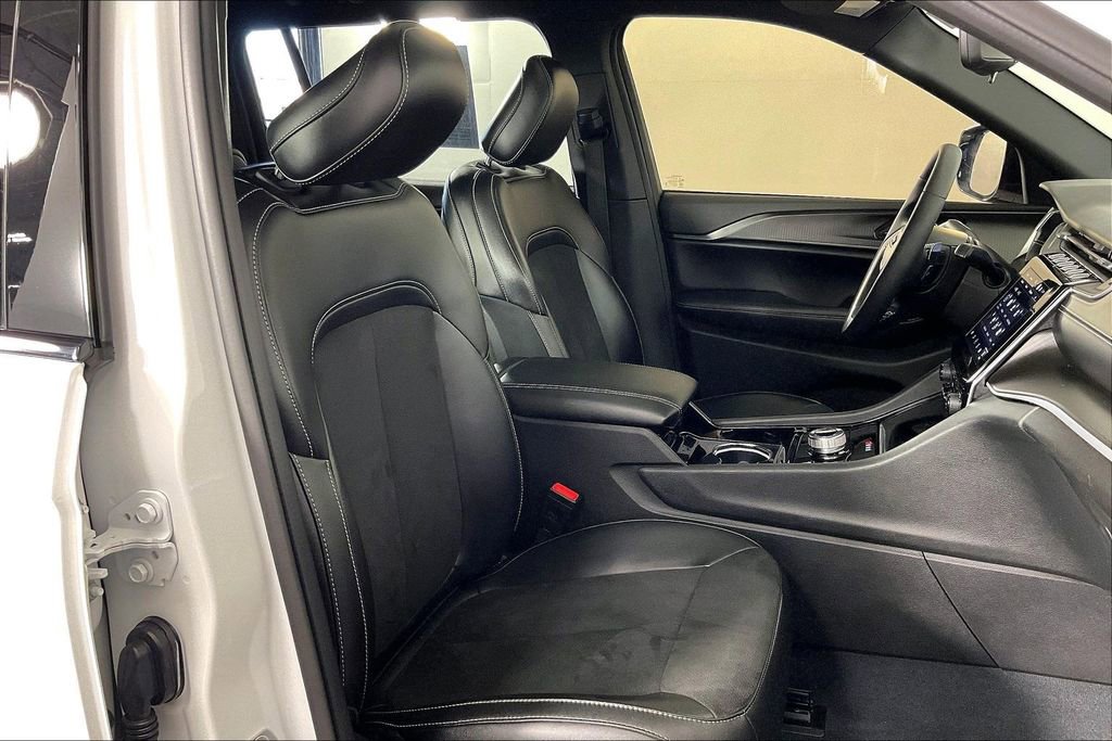 Used 2023 Jeep Grand Cherokee L Laredo AWD/4WD image 10