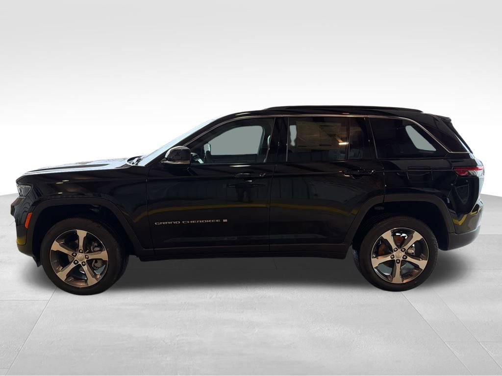New 2025 Jeep Grand Cherokee Limited image 3