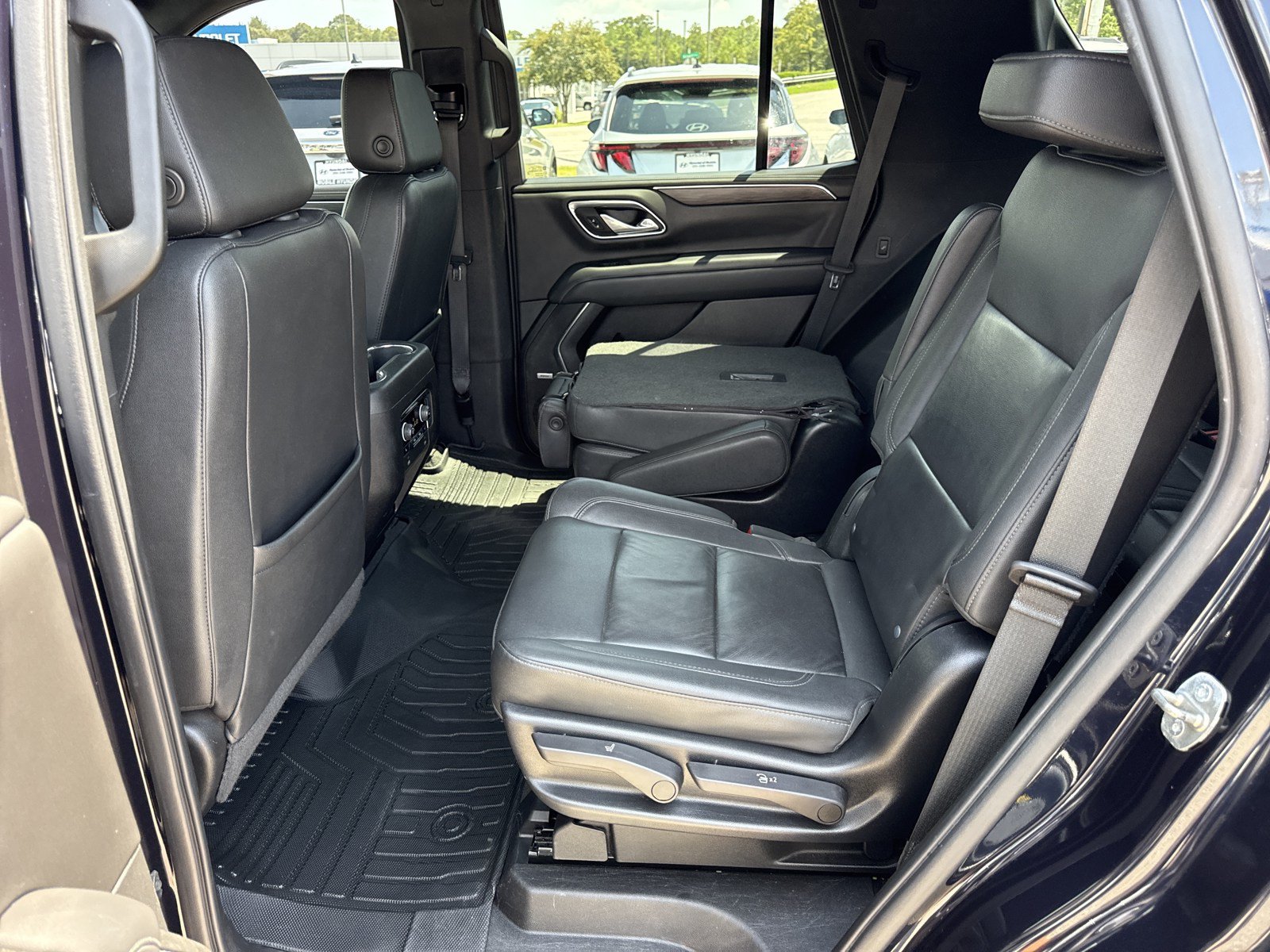 Used 2022 Chevrolet Tahoe LT w/ LT Signature Package RWD image 14