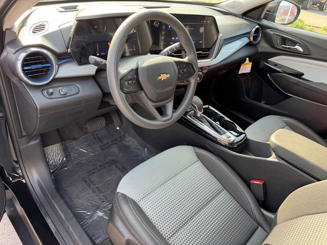 Used 2025 Chevrolet Trax LT image 11