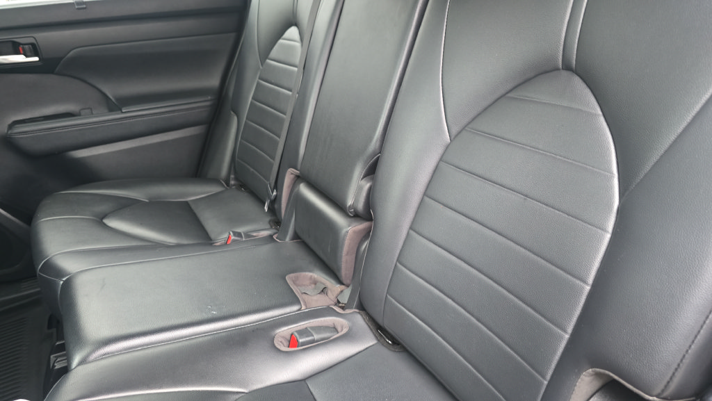 Used 2021 Toyota Highlander XLE AWD/4WD image 30