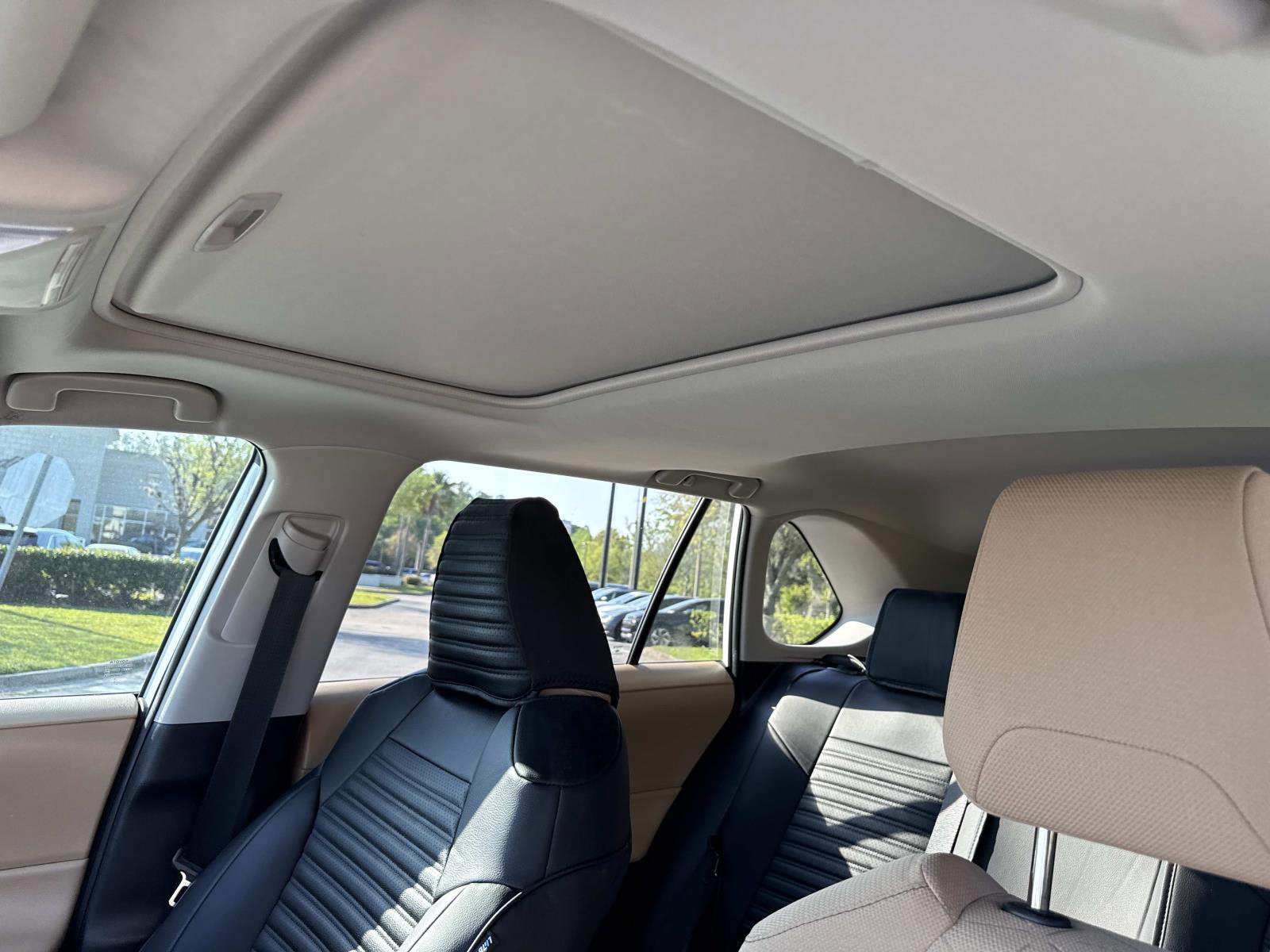 Used 2021 Toyota RAV4 XLE w/ Convenience Package image 23