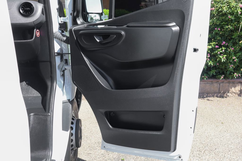 Used 2021 Mercedes-Benz Sprinter 3500 image 38