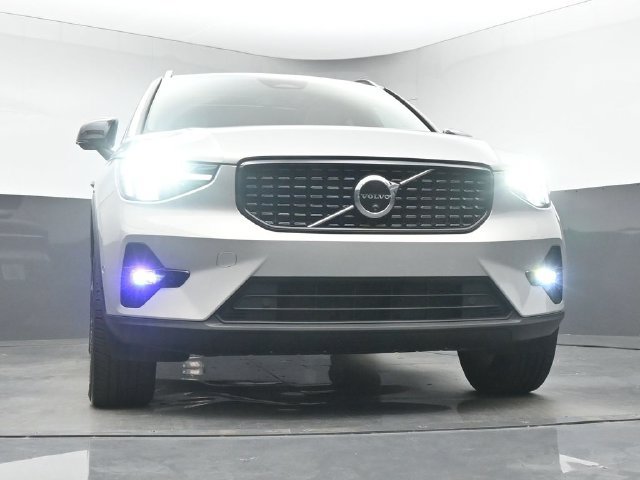 Used 2024 Volvo XC40 B5 Plus AWD/4WD image 35