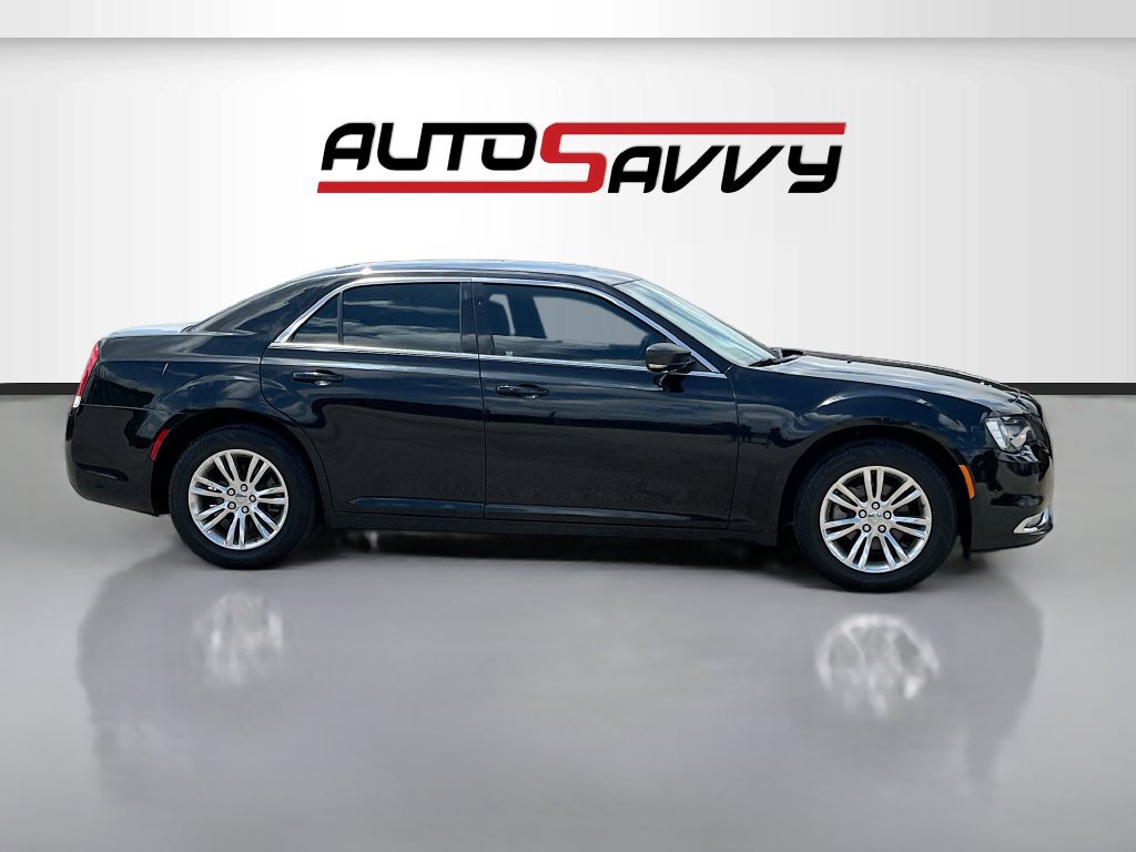 Used 2021 Chrysler 300 Touring L RWD image 8