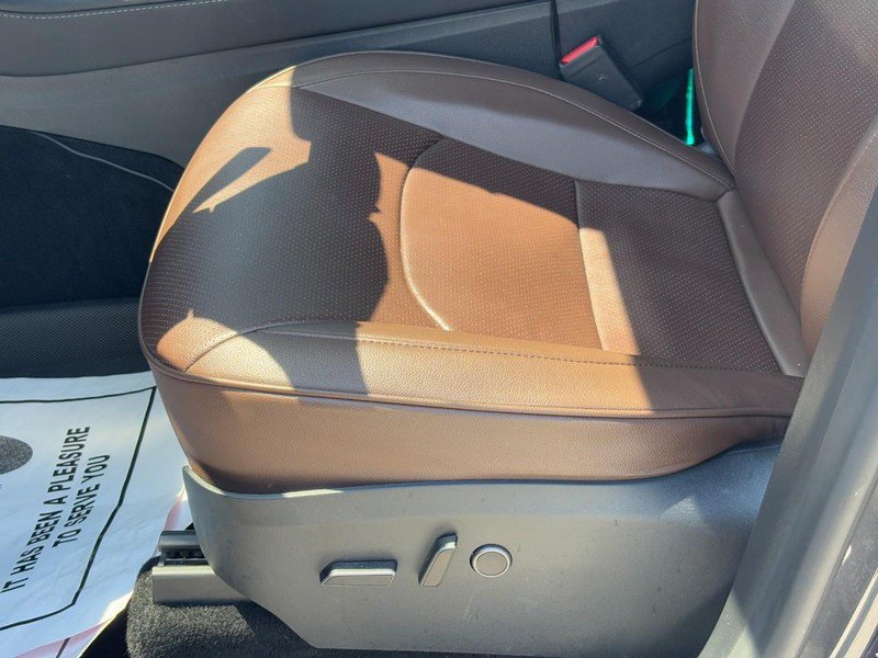 Used 2024 Tesla Model Y Long Range AWD/4WD image 17