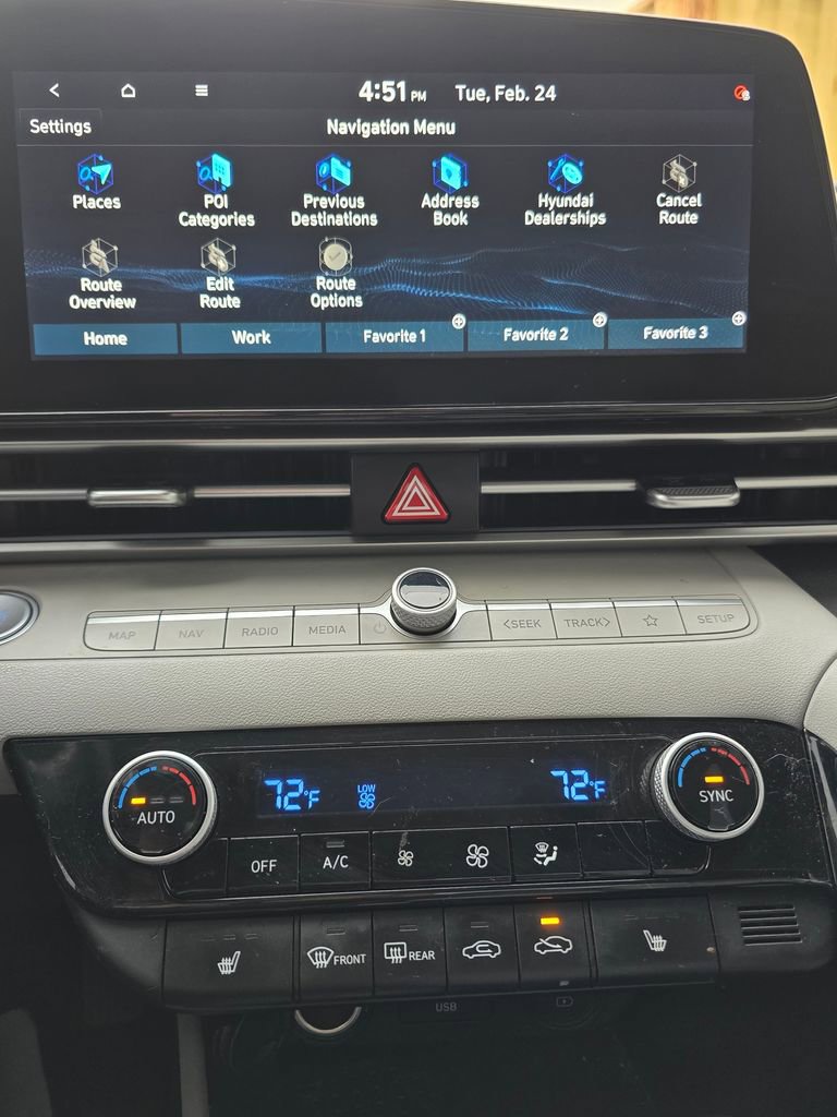 Used 2021 Hyundai Elantra Limited image 26