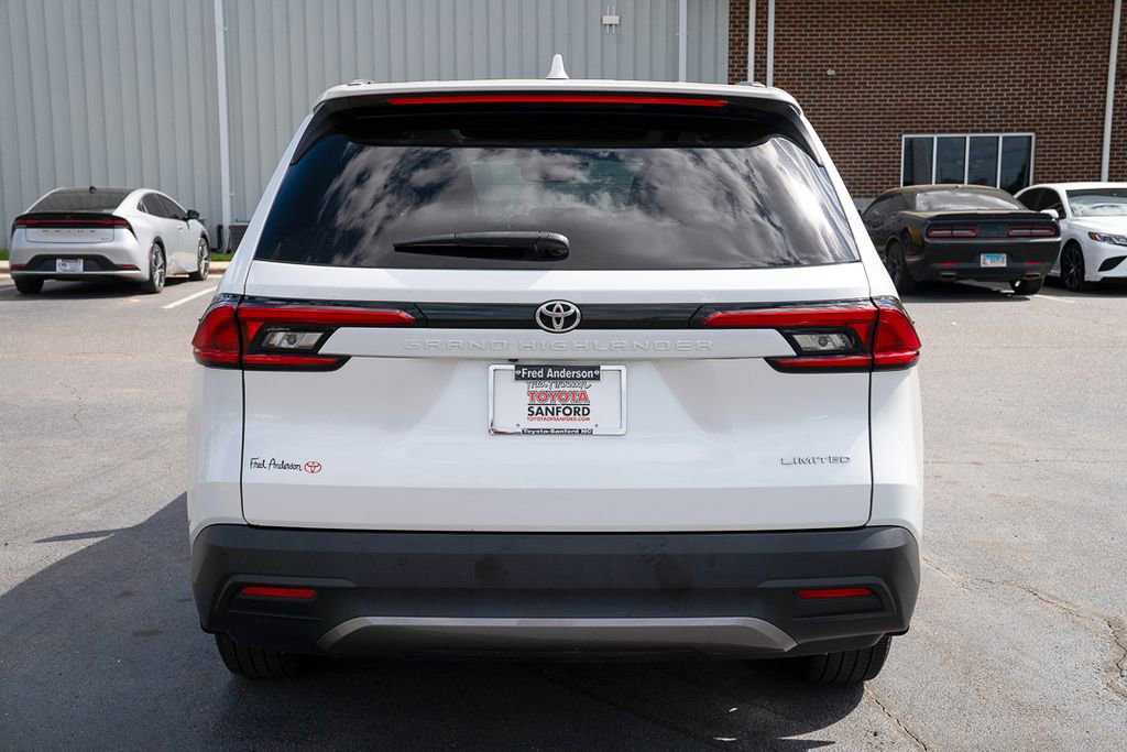 Used 2024 Toyota Grand Highlander Limited image 4