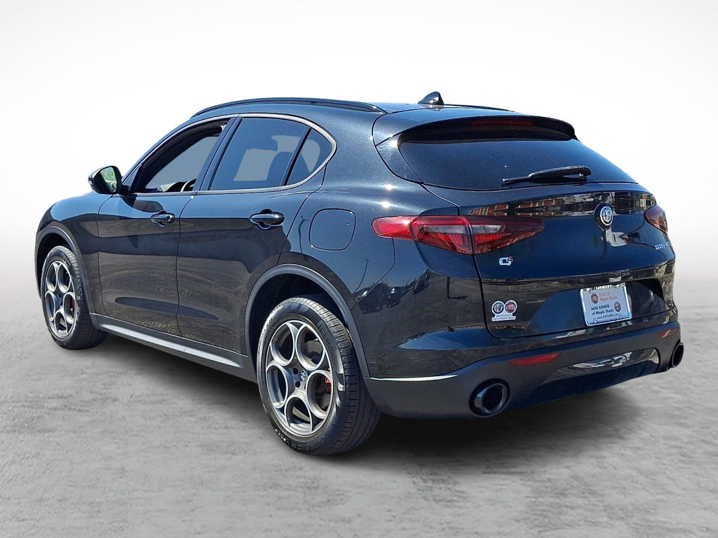 Used 2023 Alfa Romeo Stelvio Sprint image 3