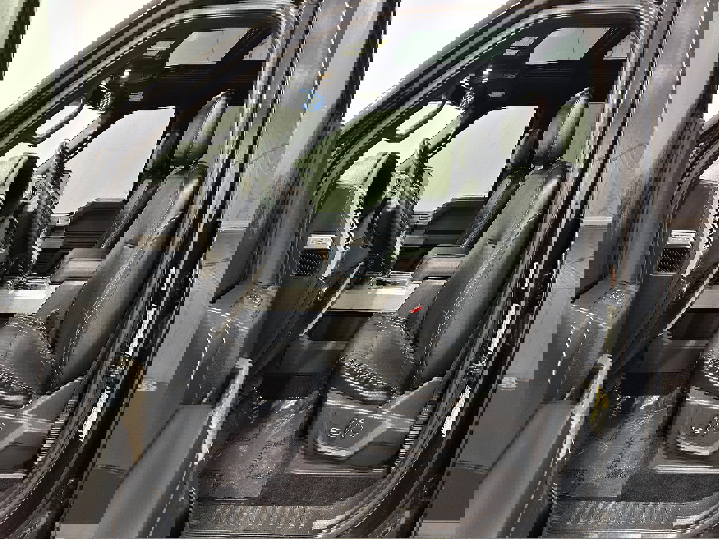 Used 2016 Ford F150 Lariat w/ Equipment Group 502A Luxury image 4