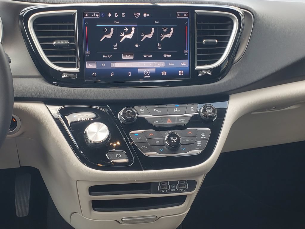 Used 2024 Chrysler Pacifica Touring-L FWD image 25