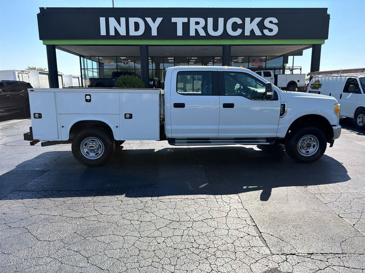 Used 2017 Ford F250 XL w/ Power Equipment Group AWD/4WD image 3