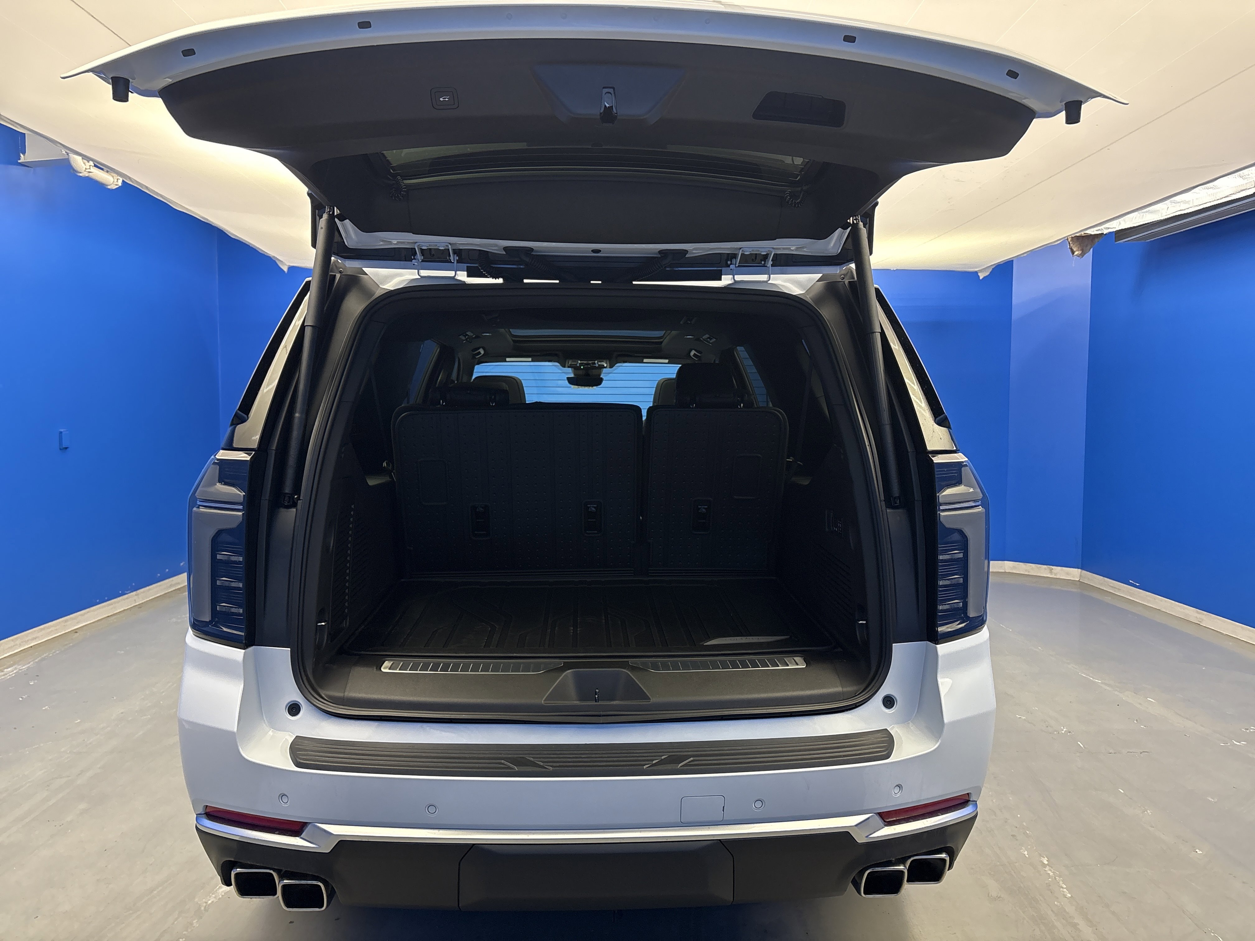 New 2026 Chevrolet Suburban High Country image 32