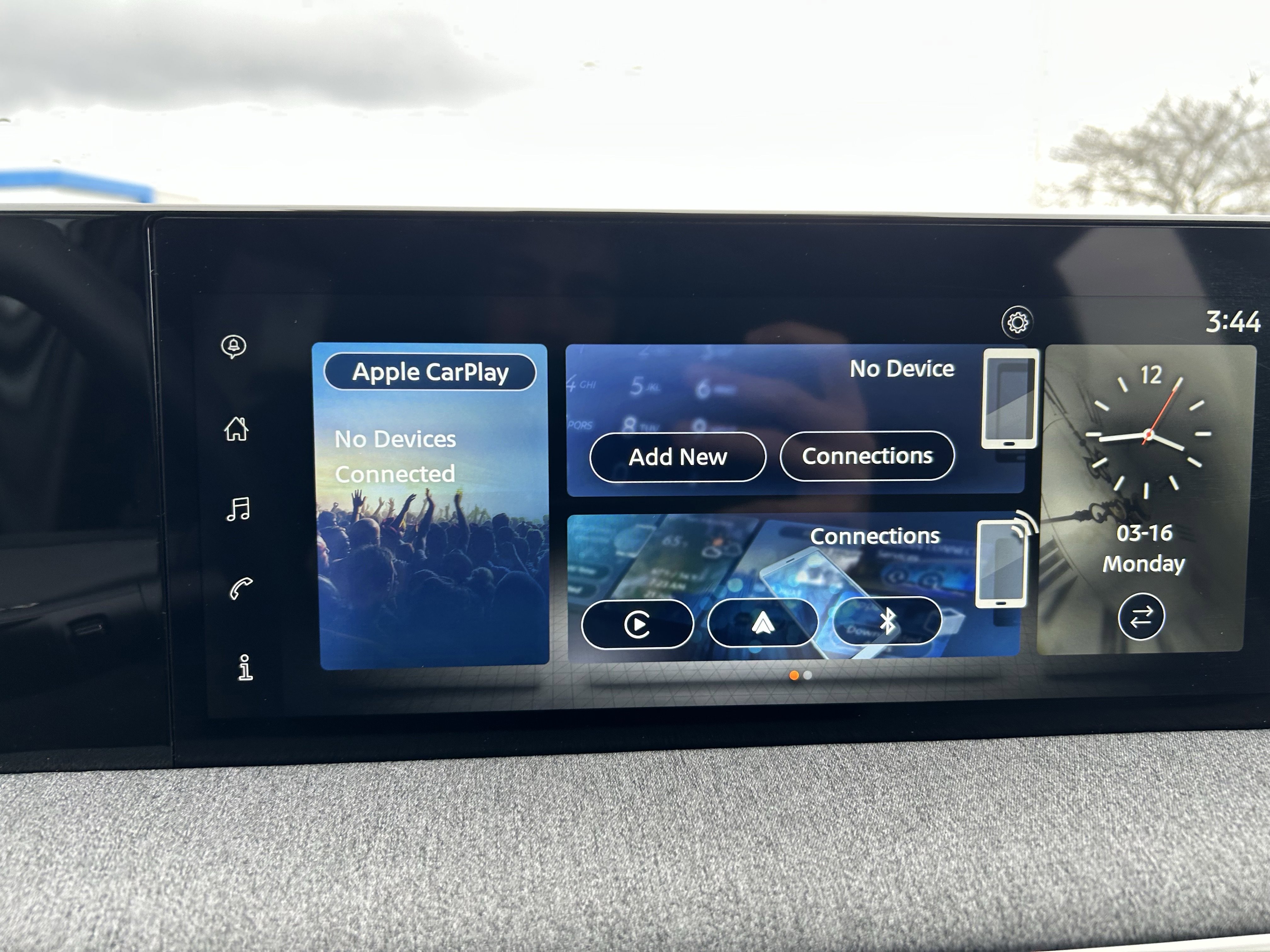 Used 2025 Nissan Kicks SV w/ Charging Package image 12