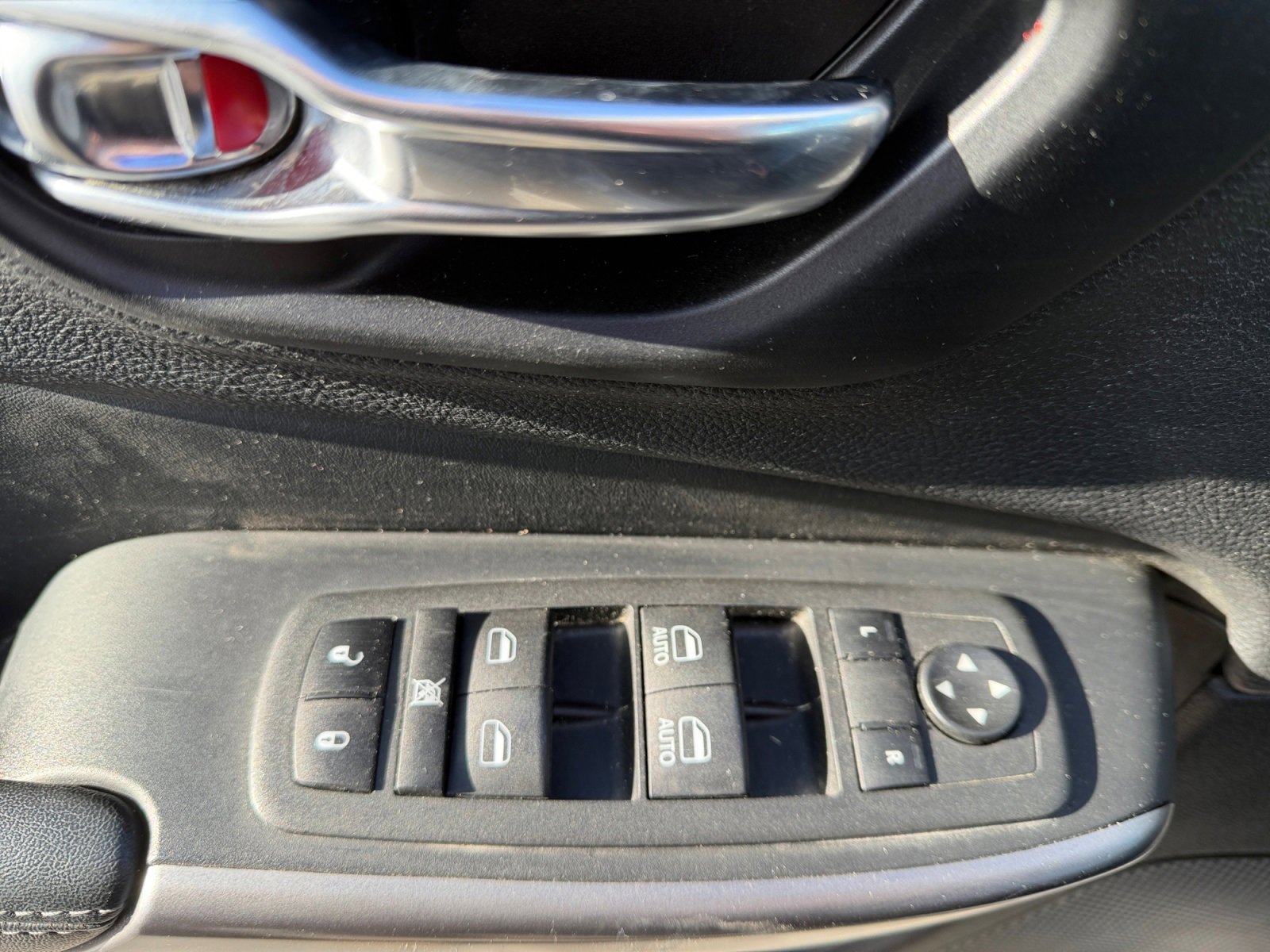 Used 2022 Jeep Cherokee Latitude Lux w/ Sun & Sound Group image 16