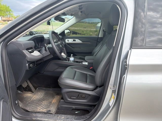 Used 2025 Ford Explorer Active w/ Active Comfort Package image 9