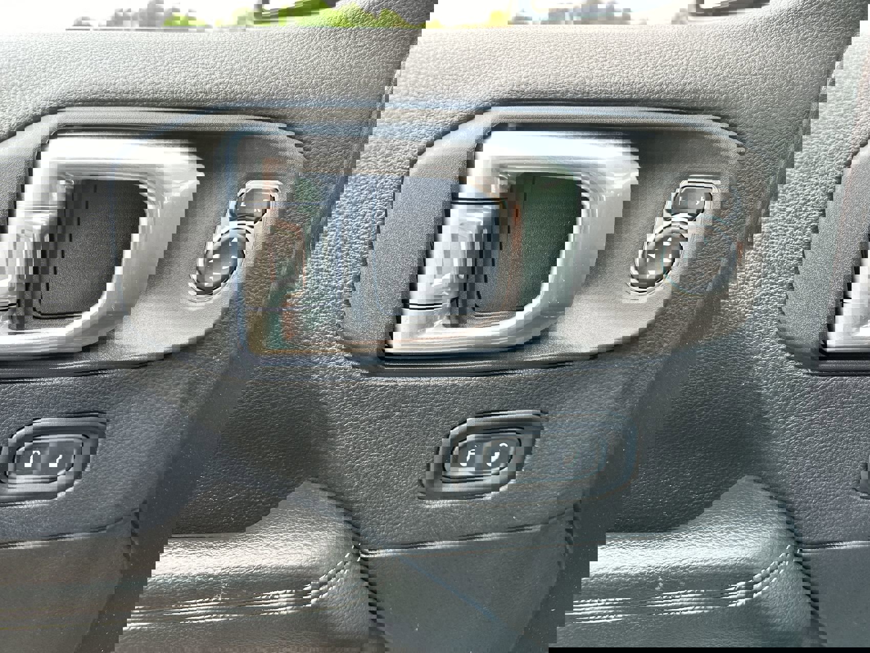 Used 2020 Jeep Wrangler Unlimited Sahara image 13