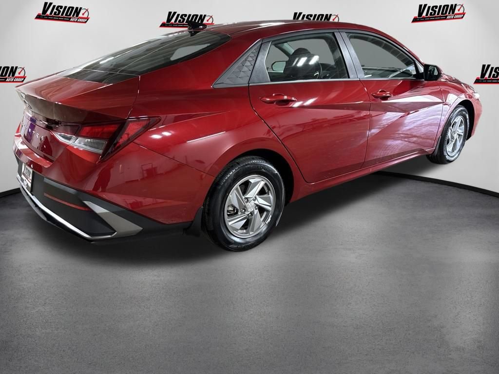 Certified 2025 Hyundai Elantra SE FWD image 5