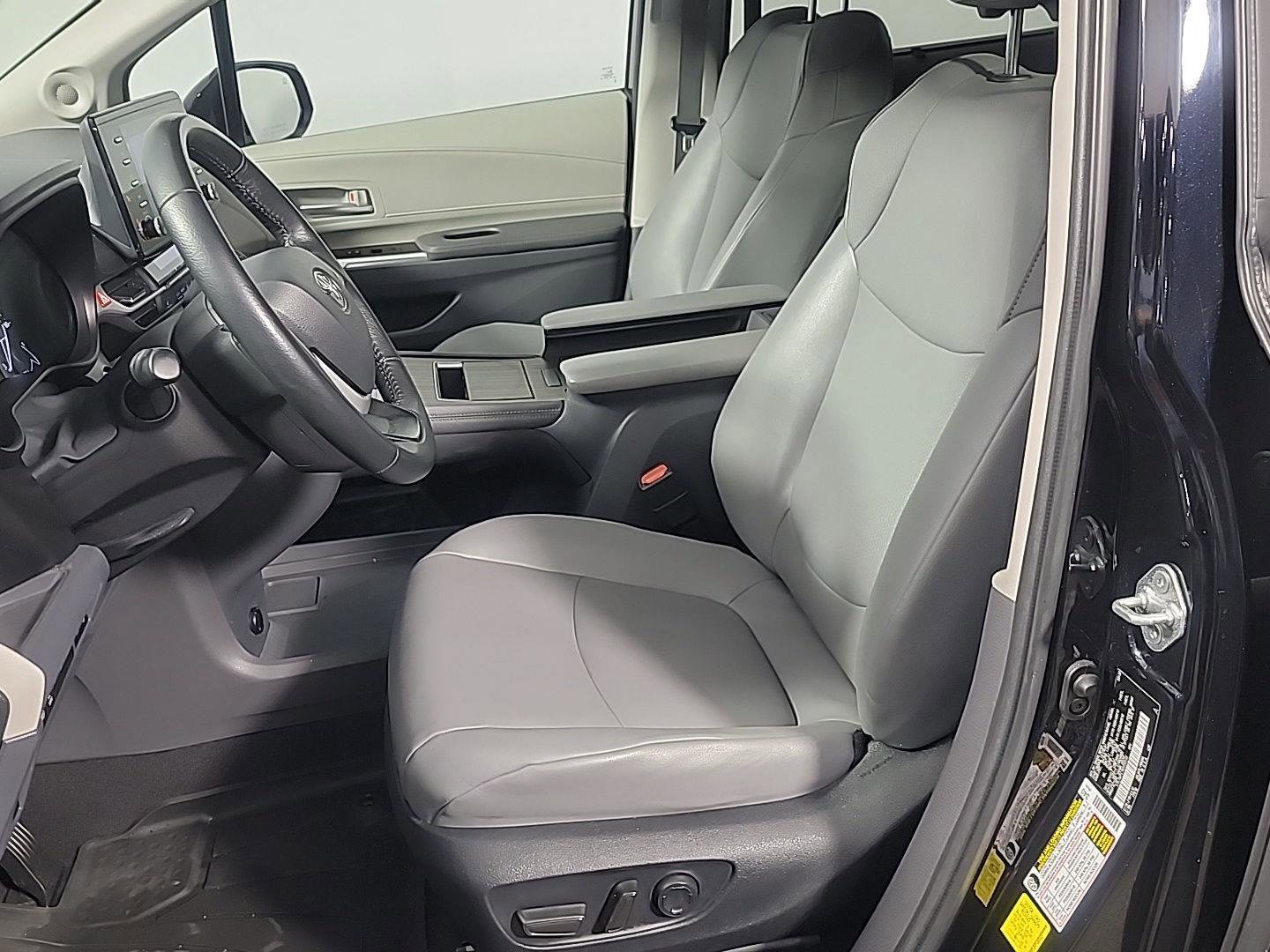 Used 2022 Toyota Sienna XLE w/ XLE Plus Package image 20