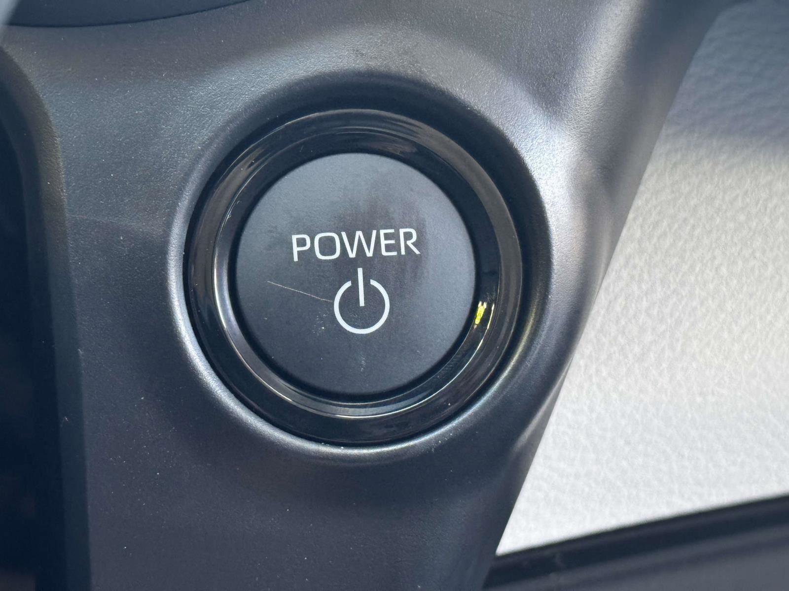 Used 2025 Toyota Sienna LE FWD image 25
