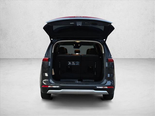 Used 2024 Kia Carnival EX image 6