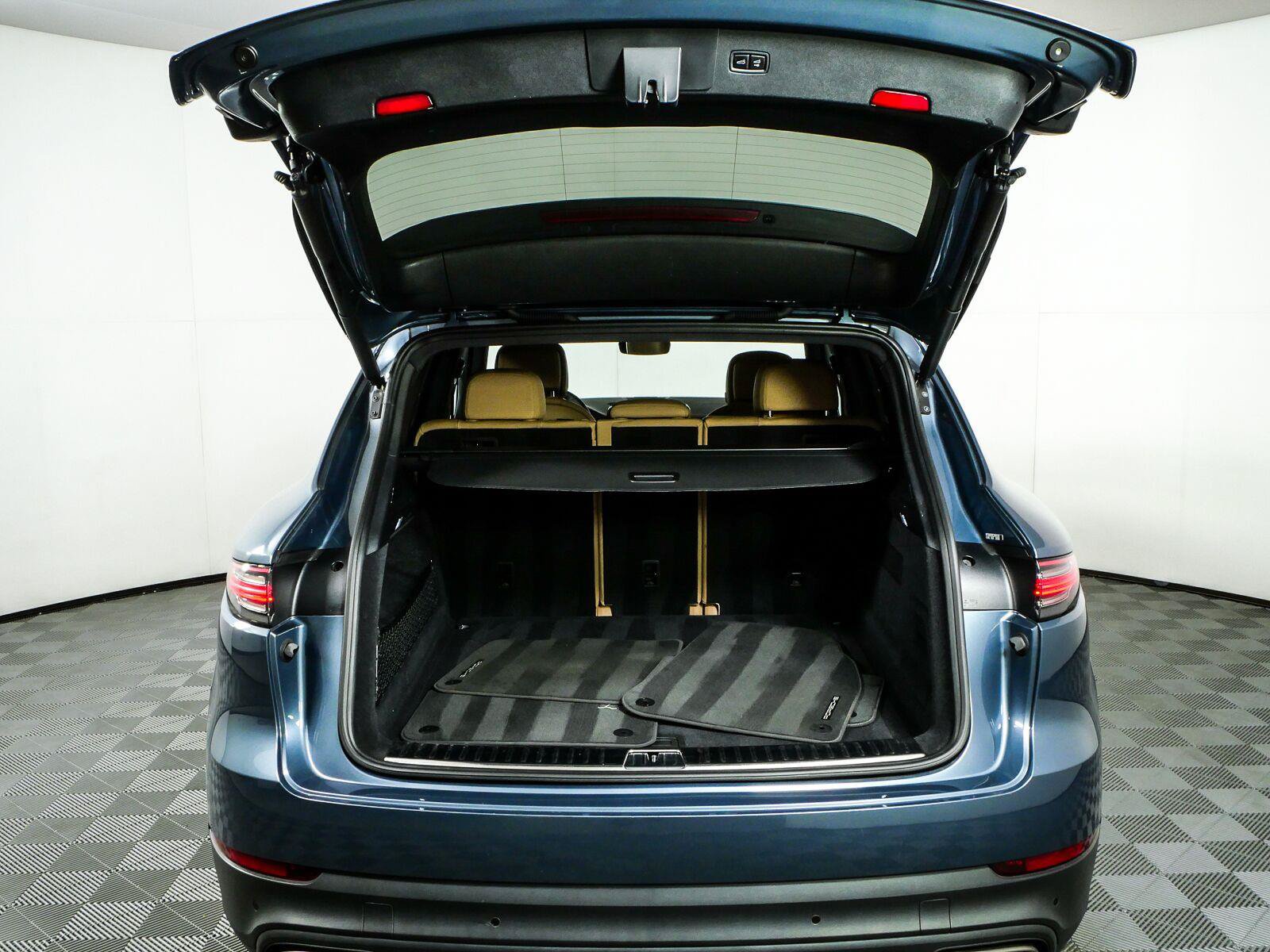 Certified 2020 Porsche Cayenne AWD/4WD image 33